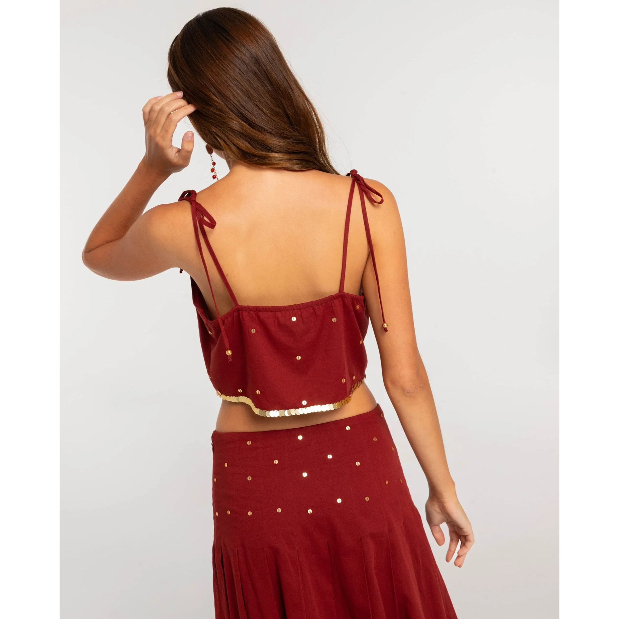 Top de mujer corto con lentejuelas y tirantes