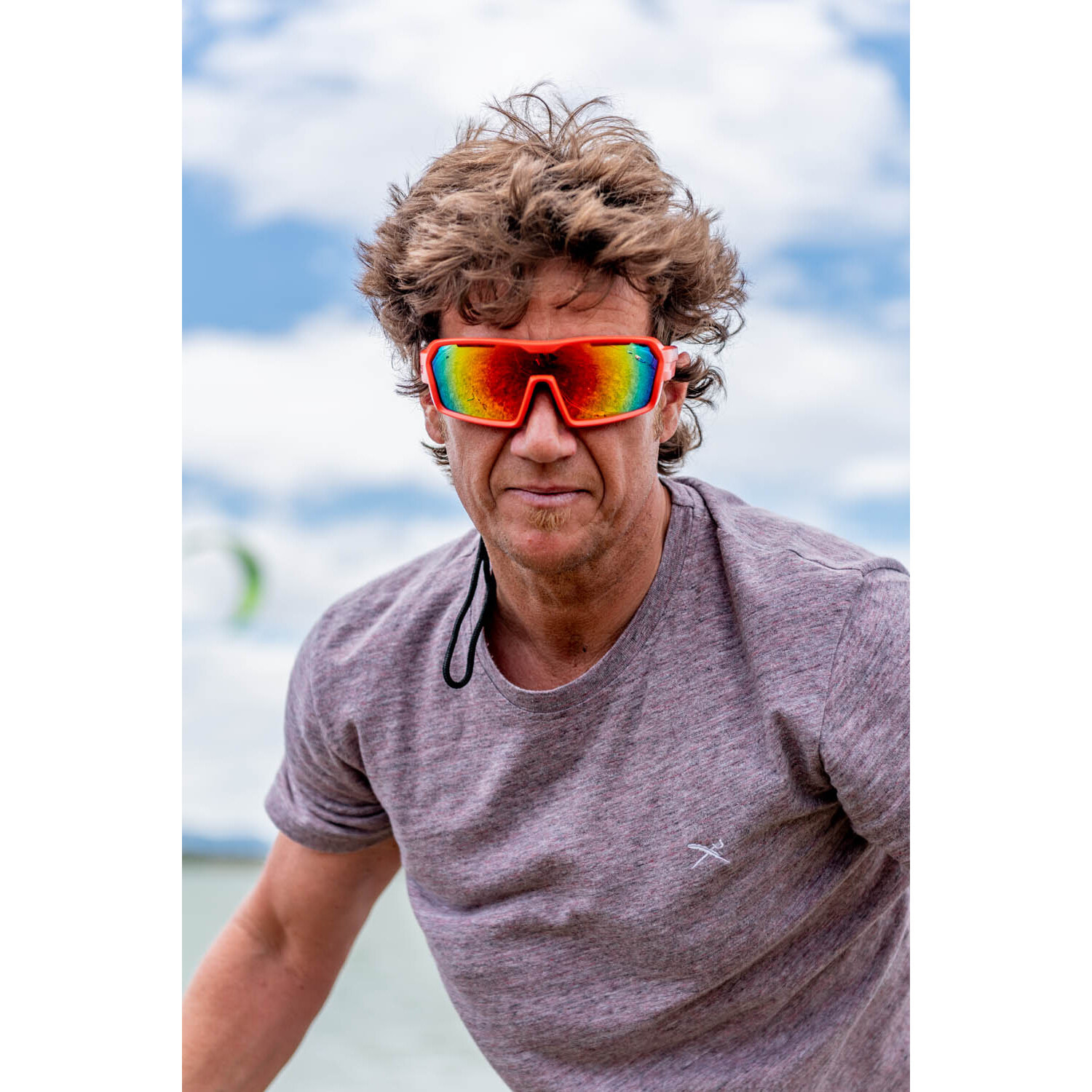 Gafas de deportes acuáticos OCEAN CHAMELEON - Rojo mate / Revo roja con plaquetas puntas y espuma rojas con correa roja