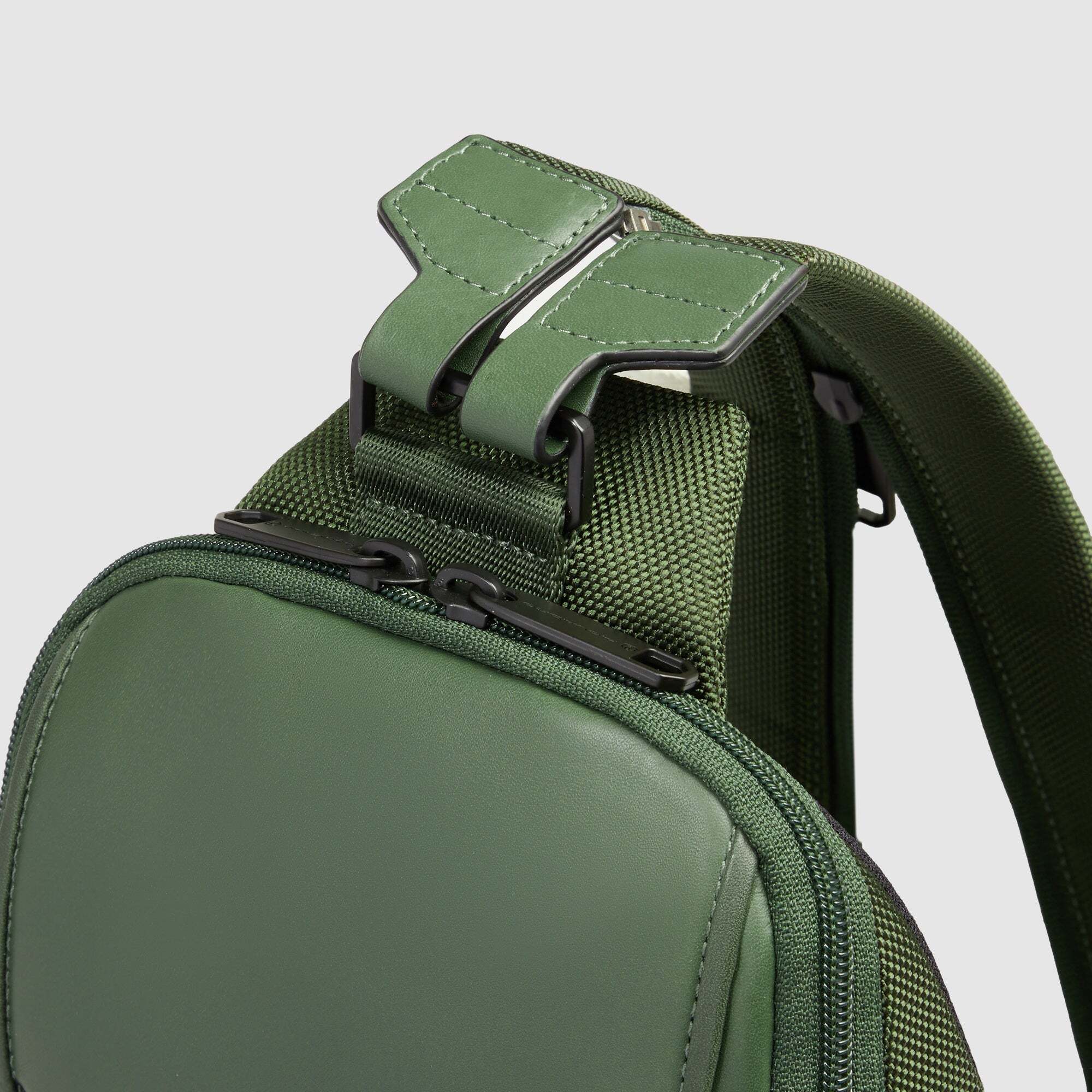 Piquadro Zaino monospalla uomo in tessuto riciclato