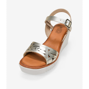 Sandalias de cuña doradas en piel con hebilla