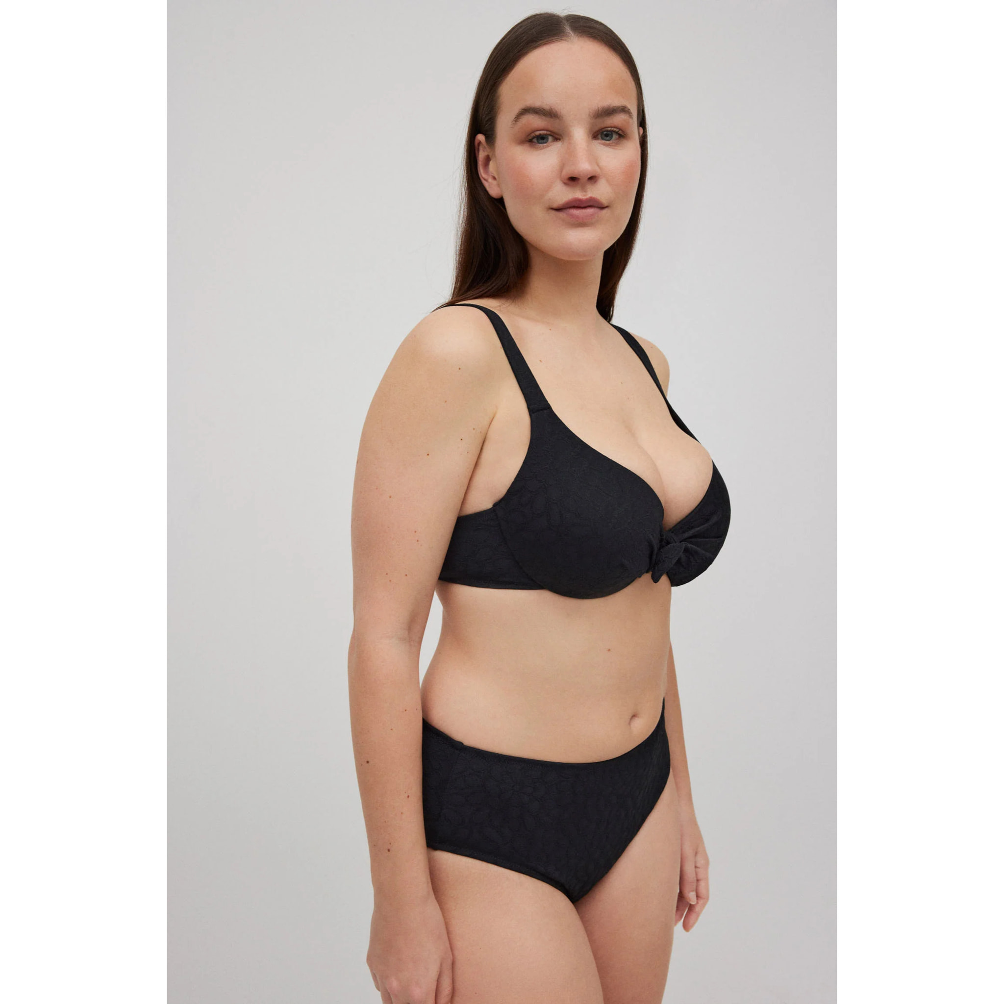 Set bikini strutturato con spalline larghe bianche