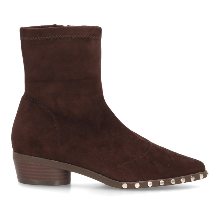 Botines de mujer con tachuelas decorativas