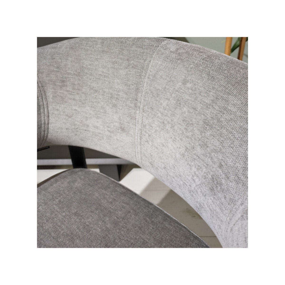 Chaise avec accoudoirs en tissu et structure en métal - ARNOLD
