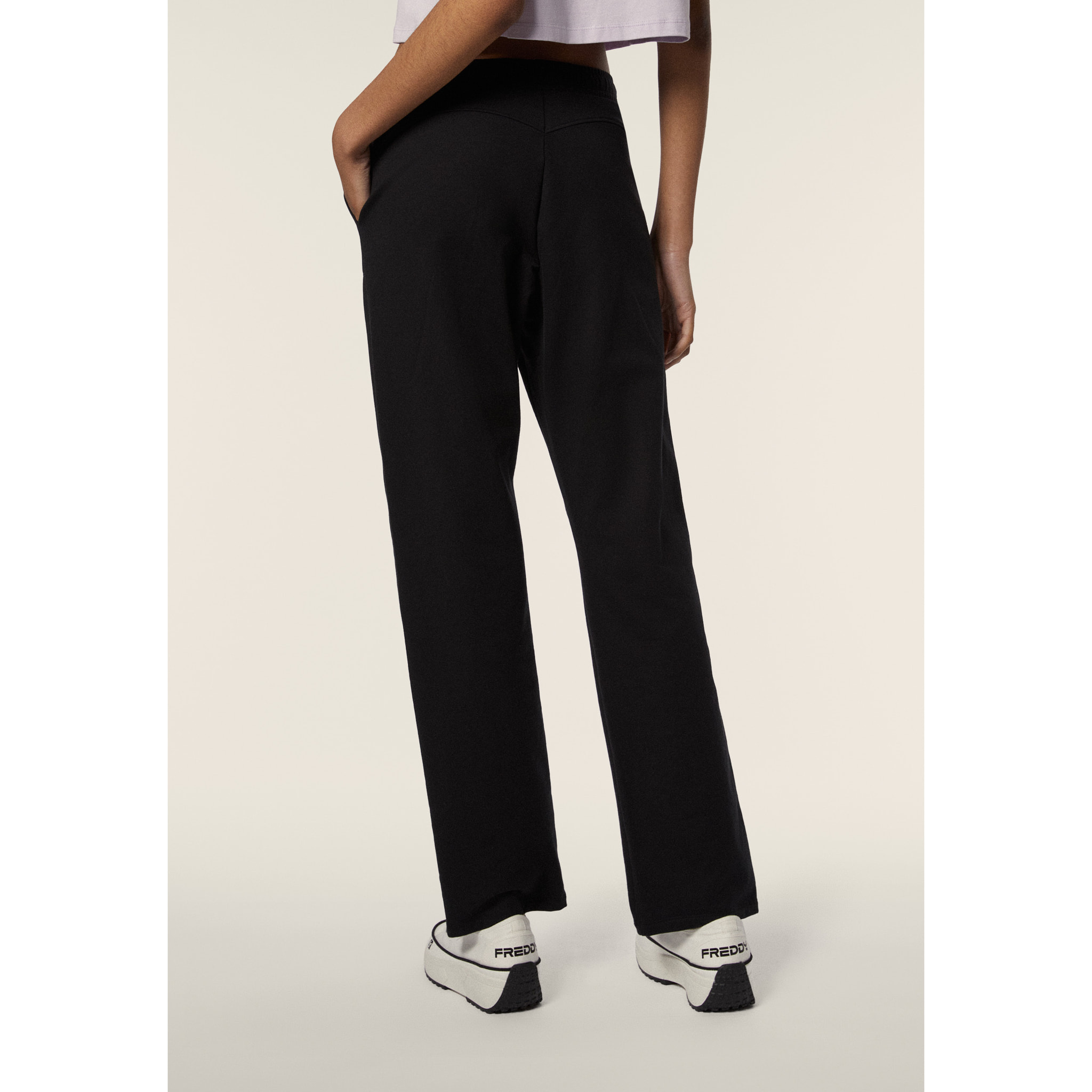 Pantaloni comfort fit con gamba dritta e tasche applicate