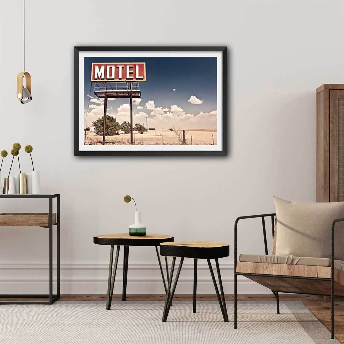 Affiche motel and neon lights Affiche sous cadre noir