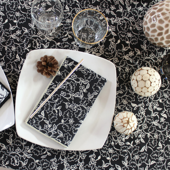 Lot de 4 serviettes de table motif fleuri - Noir