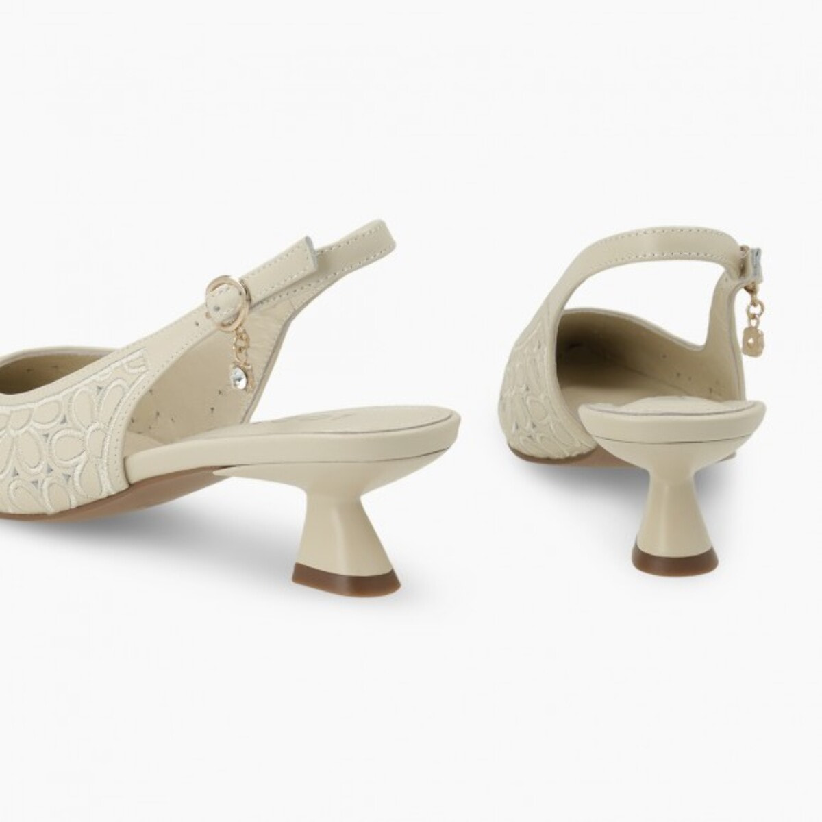 ZAPATOS DE SALÓN BEIGE A-VINA