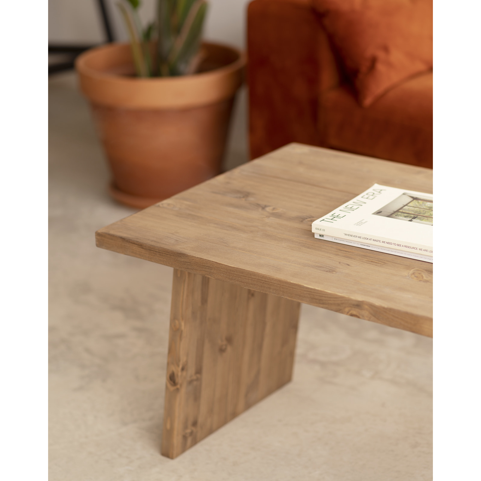 Table basse en bois massif ton chêne foncé 120x60cm Hauteur: 45 Longueur: 120 Largeur: 60