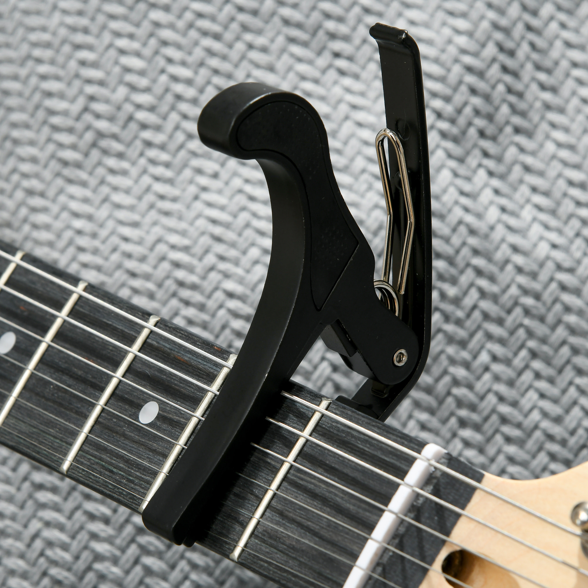 Kit Guitarra Eléctrica de Iniciación, Guitarra Eléctrica con Amplificador de 15W, Afinador Digital, Cuerdas, Correa, 3 Púas y Funda de Transporte, para Adultos, Adolescentes, Negro