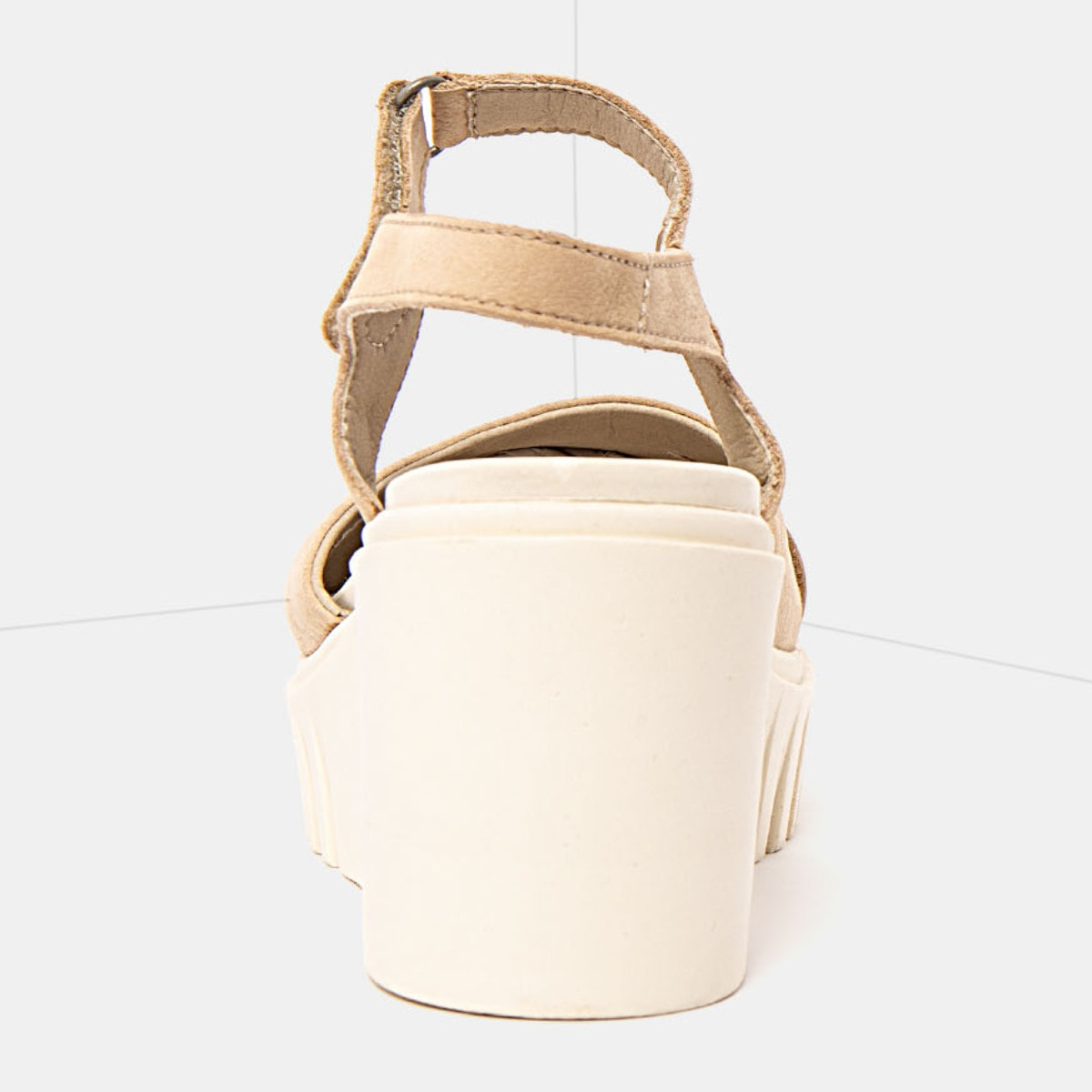 Sandalia de cuña 2083 NOBUCK CREAM/ CATANIA color Cream