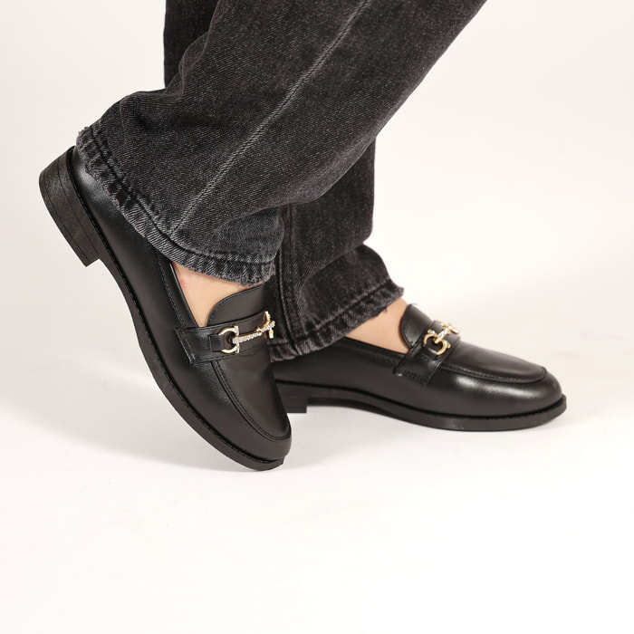 Mocassini in simil pelle con dettaglio color oro