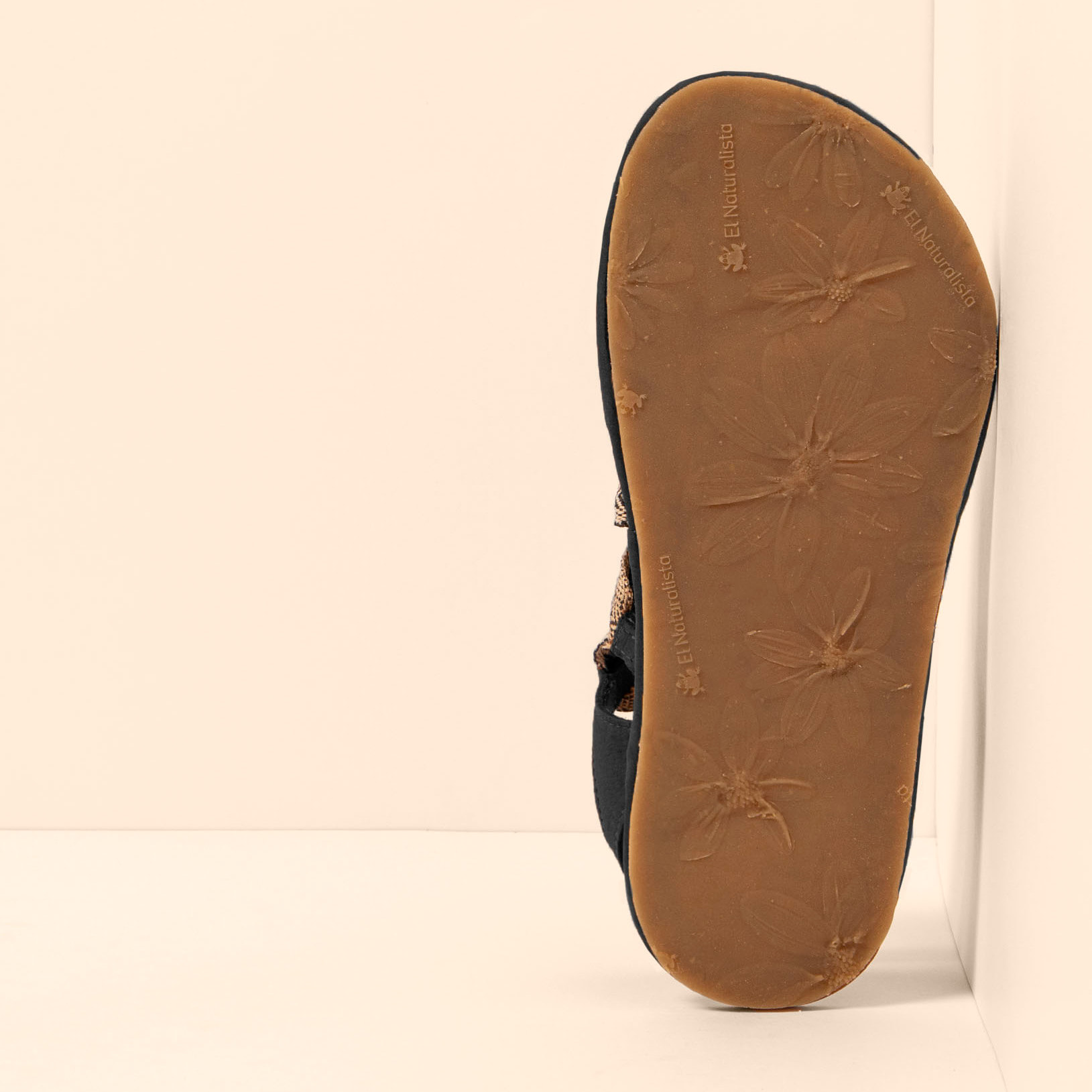 Sandalias N5685 NOBUCK LAVADO BLACK/SATYA color Black