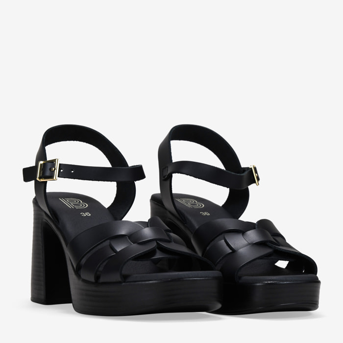 Sandalias de tacón negras en piel con plataforma