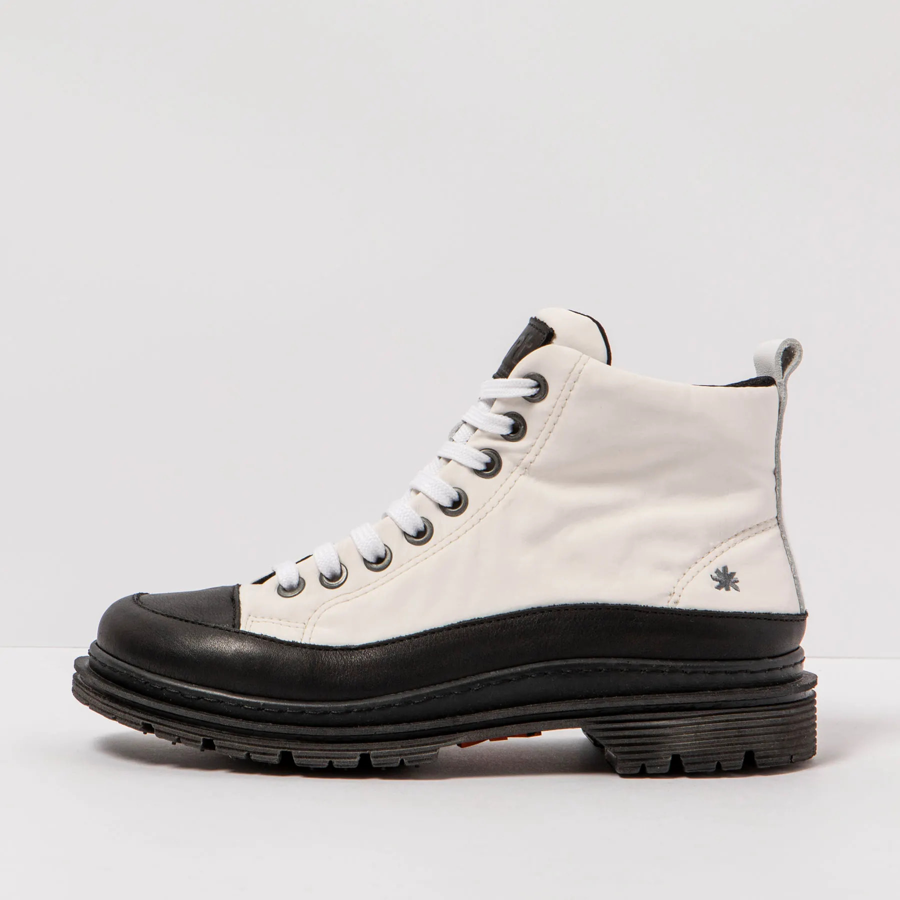 Botines 1895 NYLON WHITE-BLACK/ BIRMINGHAM color White-black