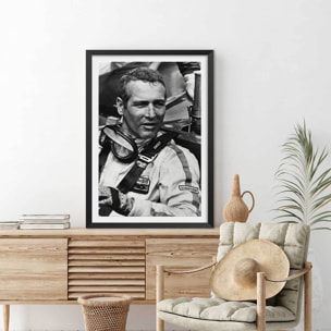 Affiche scène de film Paul Newman dans Indianapolis, 1969 Affiche + cadre en bois - Noir