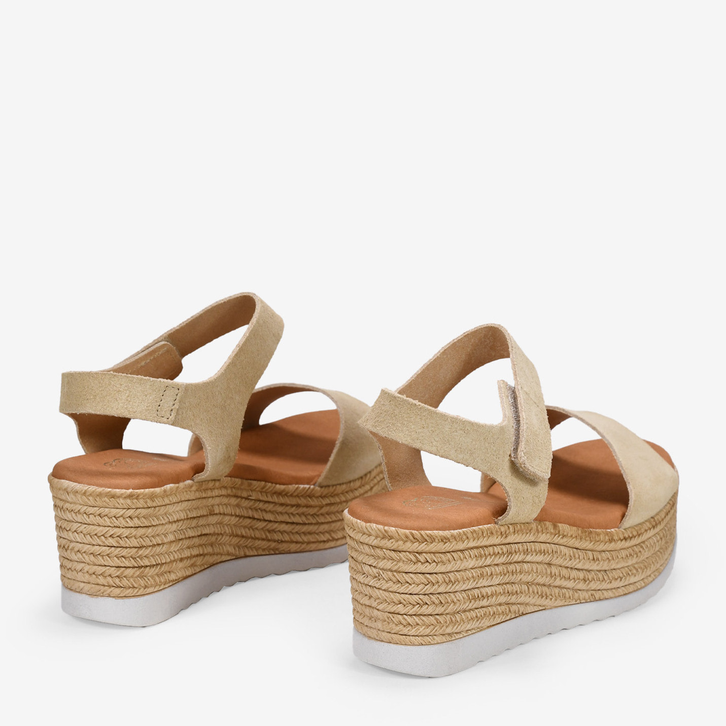 Sandalias de piel taupe con cuña efecto esparto