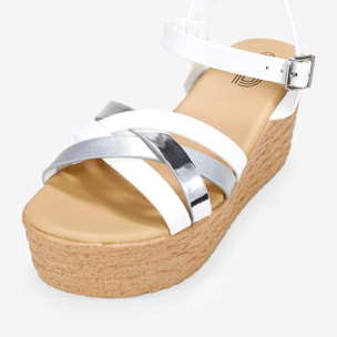 Sandalias blancas con plataforma efecto esparto