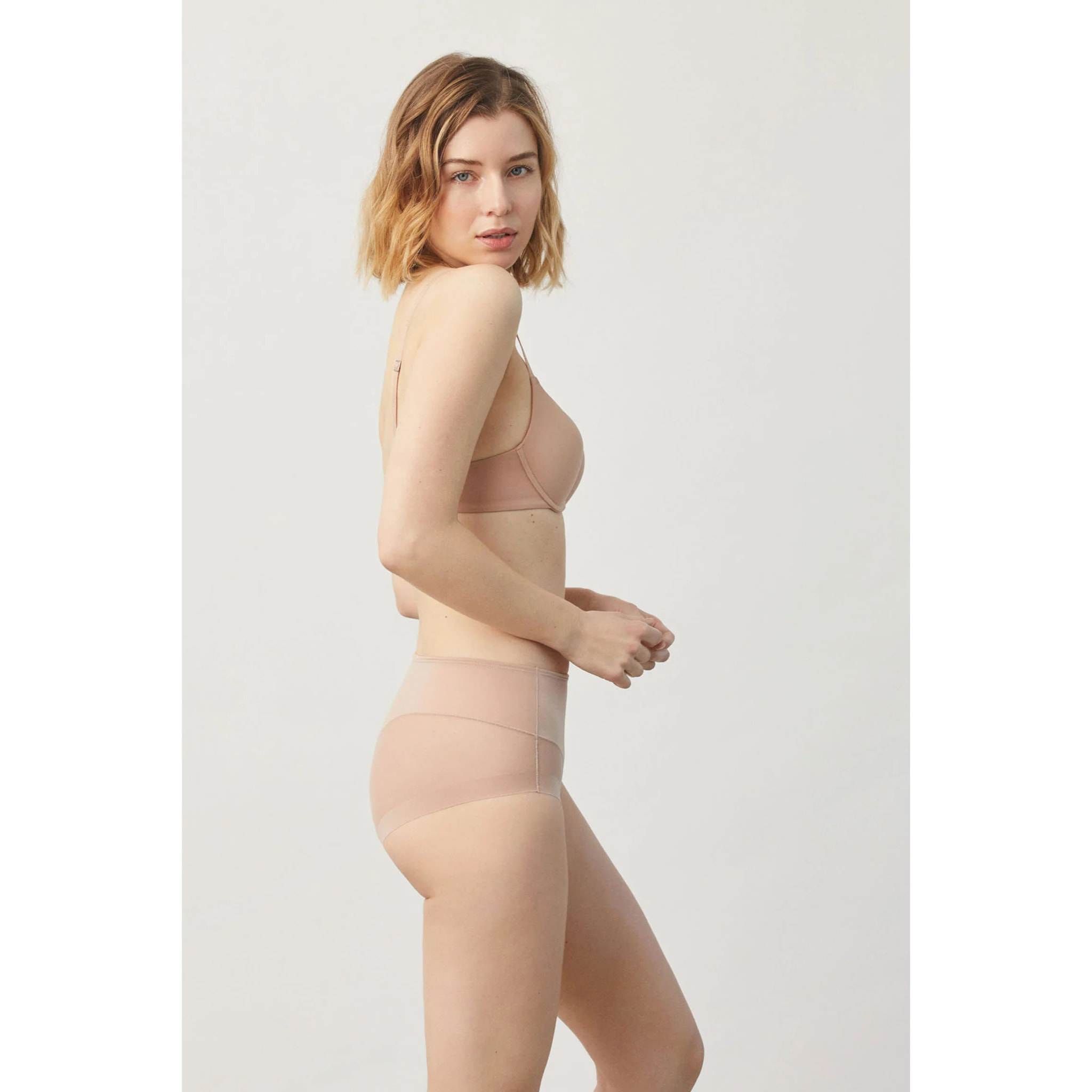 Slip a vita alta in tulle beige