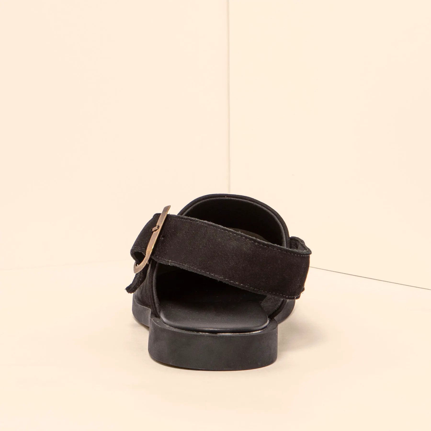 Zapatos N5871 NOBUCK LAVADO BLACK/ ARENISCA color Black