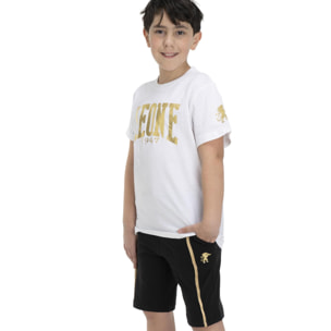 Traje infantil dorado.