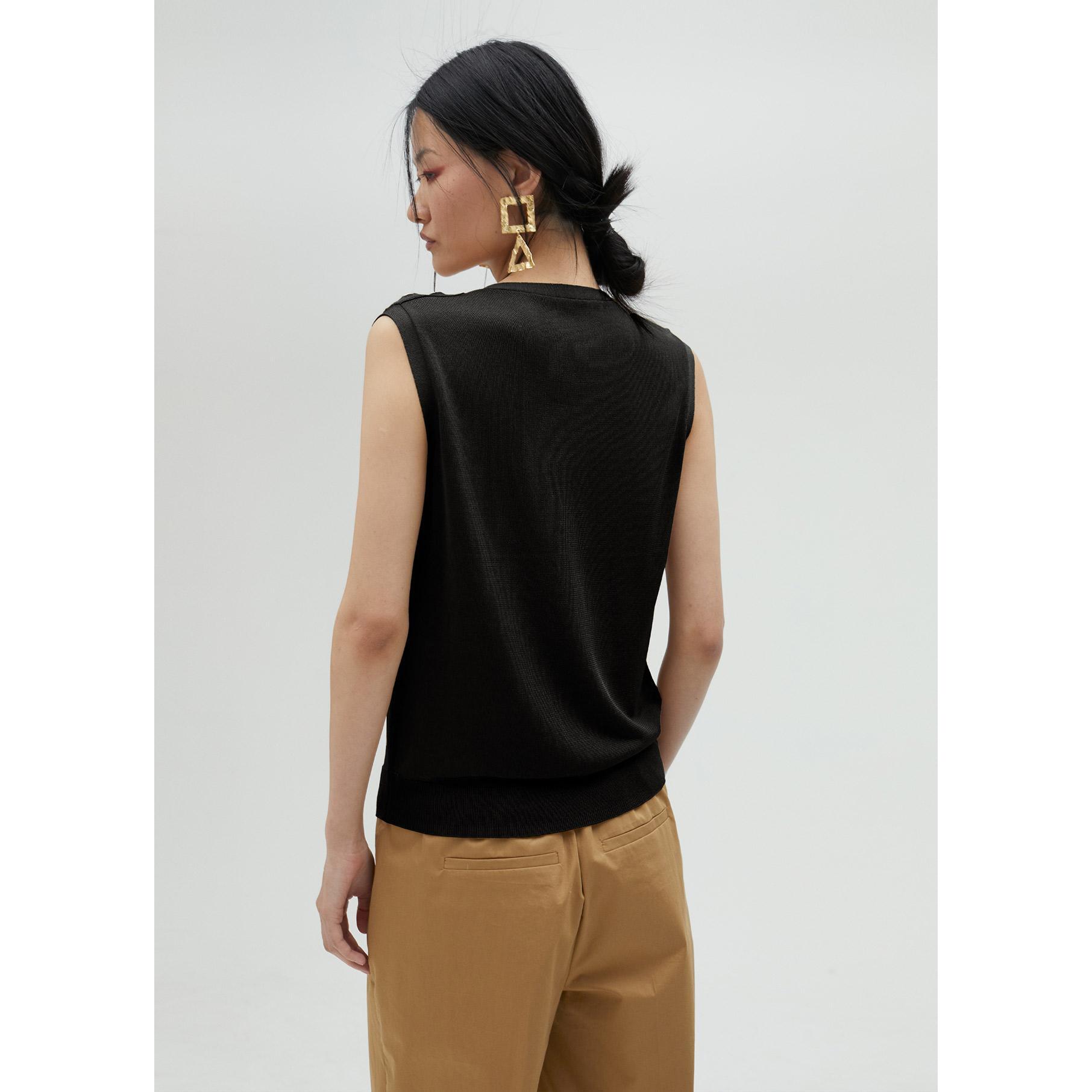 Top in maglia con occhielli
