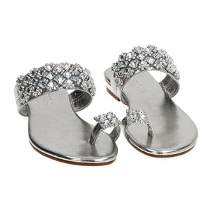 Sandalias planas joya plateadas laminadas