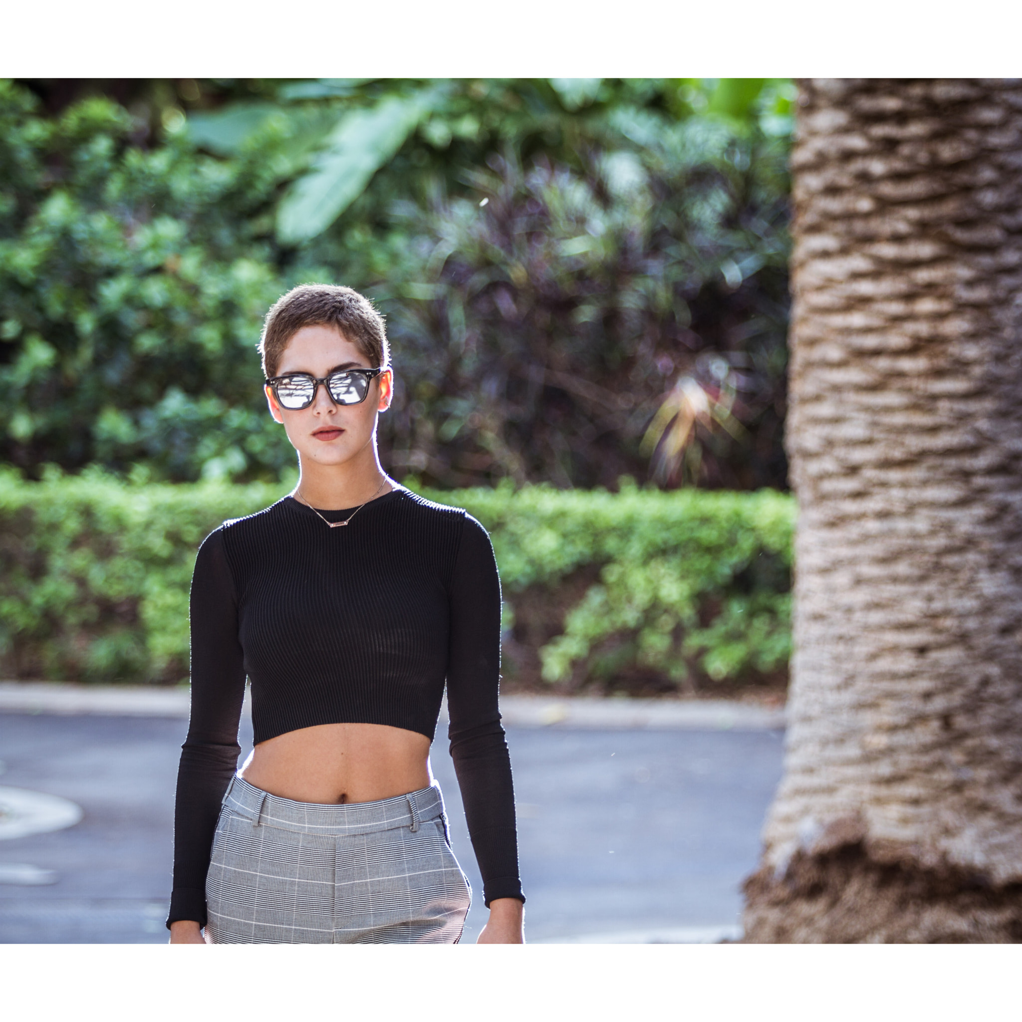 Gafas de sol PALO ALTO SAMUI - Negro brillante y bisagra de metal / Ahumada con lente planas de espejo de plata real