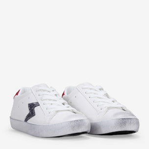 Zapatillas deportivas blancas con cordones