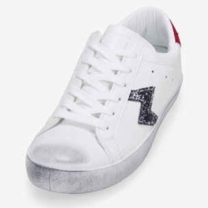 Zapatillas deportivas blancas con cordones