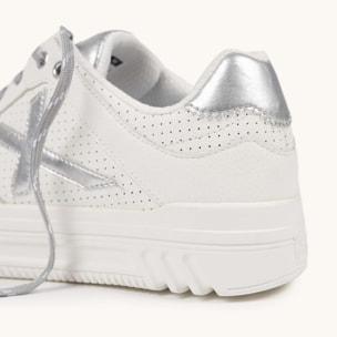 Zapatilla Blanca Platform con Detalles Plata MUNICH MINA 12