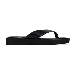 Sandalias de dedo negras con plataforma
