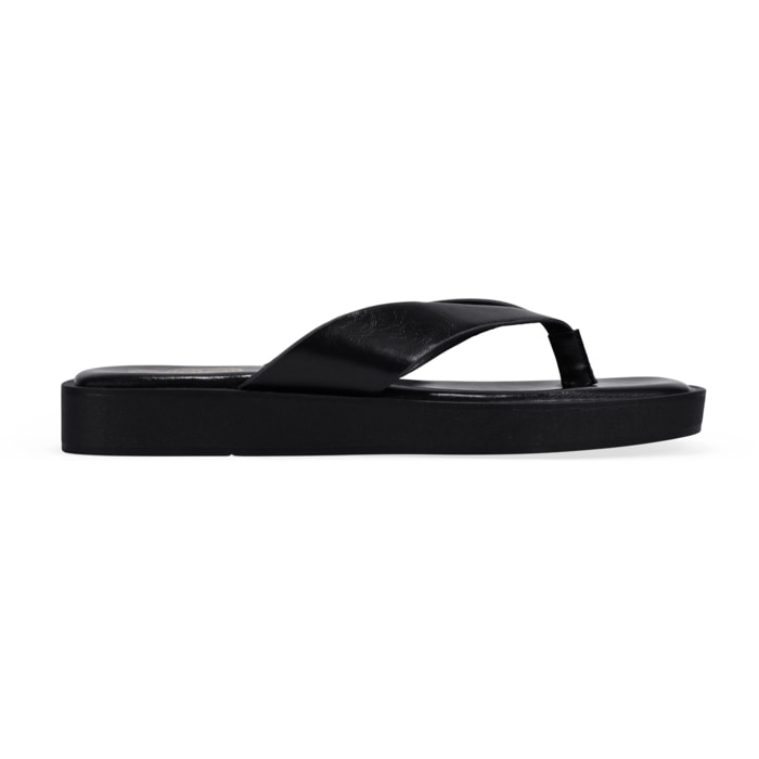 Sandalias de dedo negras con plataforma
