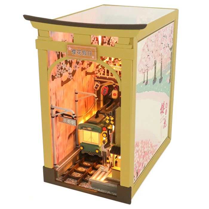 Vacanze a Sakura. Book Nook realistico con grande dettaglio, copertura e luci led.