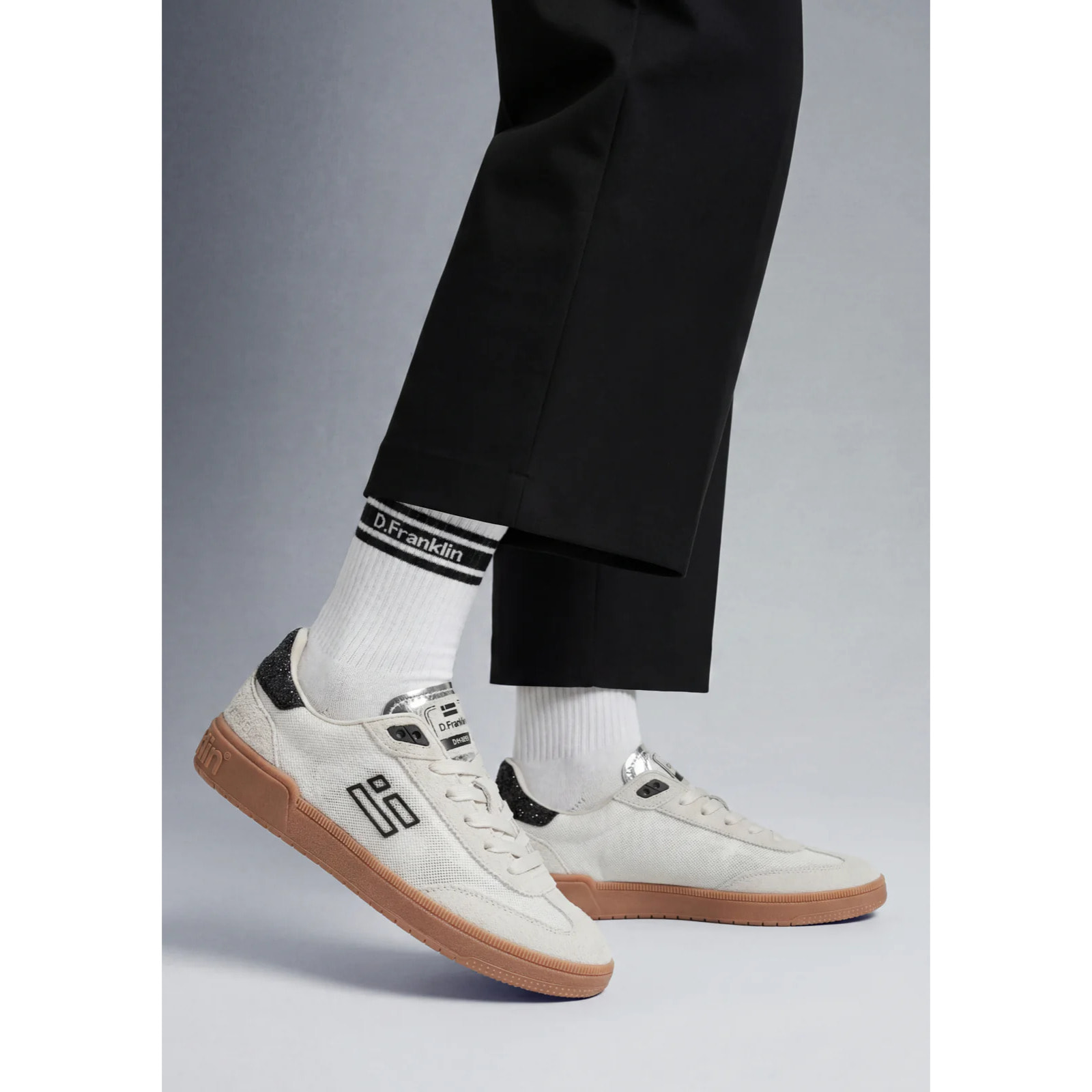 Zapatillas de Mujer Modelo Rebel Mesh Blanco con Detalles de  Negro
