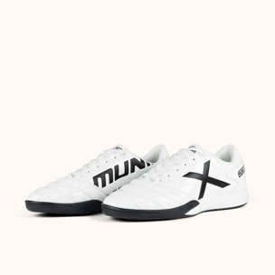 MUNICH M39 04 Zapatillas urbanas de inspiración futsal en color blanco