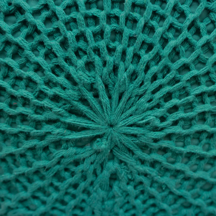Petit tabouret tricot en coton vert céladon - Lisa