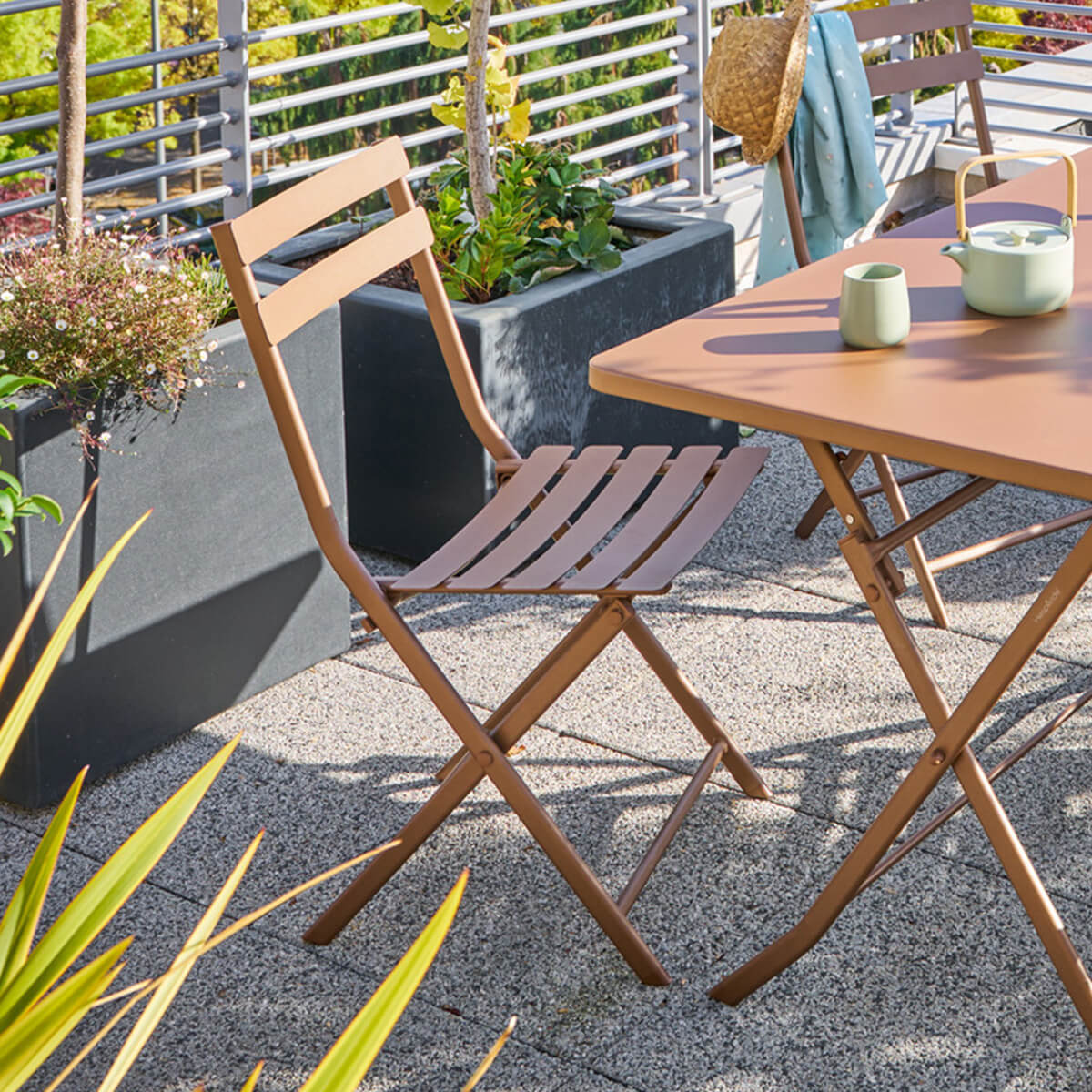 Chaise pliante "Greensboro" bronze en acier traité en epoxy