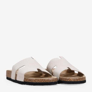 Sandalias planas beige con suela de corcho