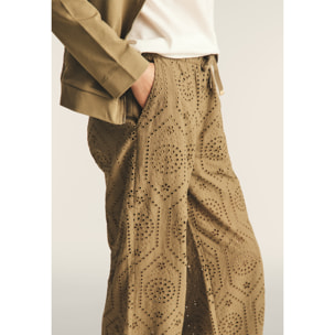 Pantaloni in mussola doppiati in cotone ricamato Sangallo