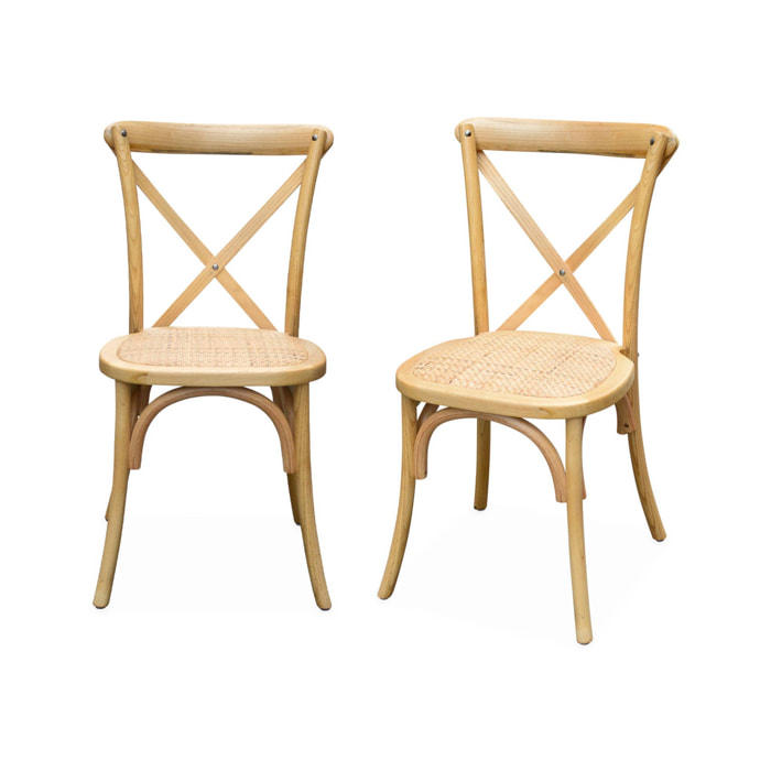 Lot de 2 chaises de bistrot en bois de cédrèle naturel. vintage. assise en rotin. empilables