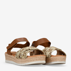 Sandalias marrones de piel y rafia con cuña