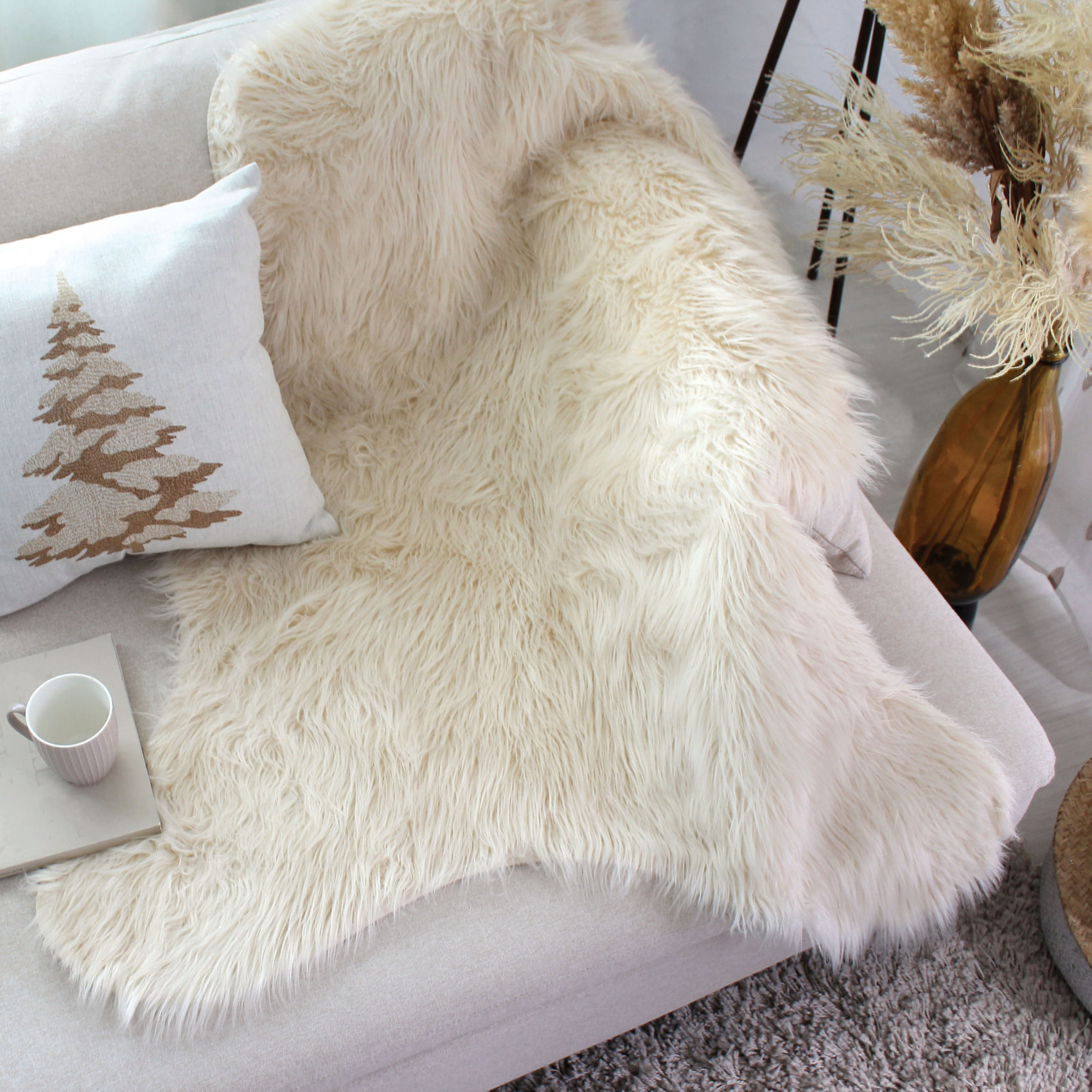 Tapis imitation peau de bête long poils et suédine - Ecru