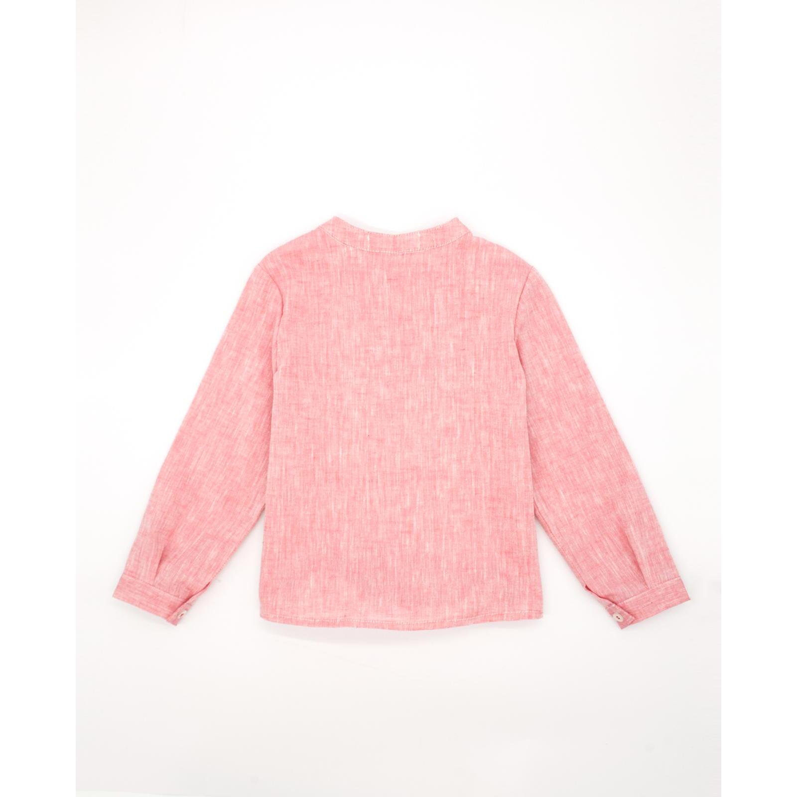 Camisa de manga larga roja. Cuello mao y bolsillo en el delantero.