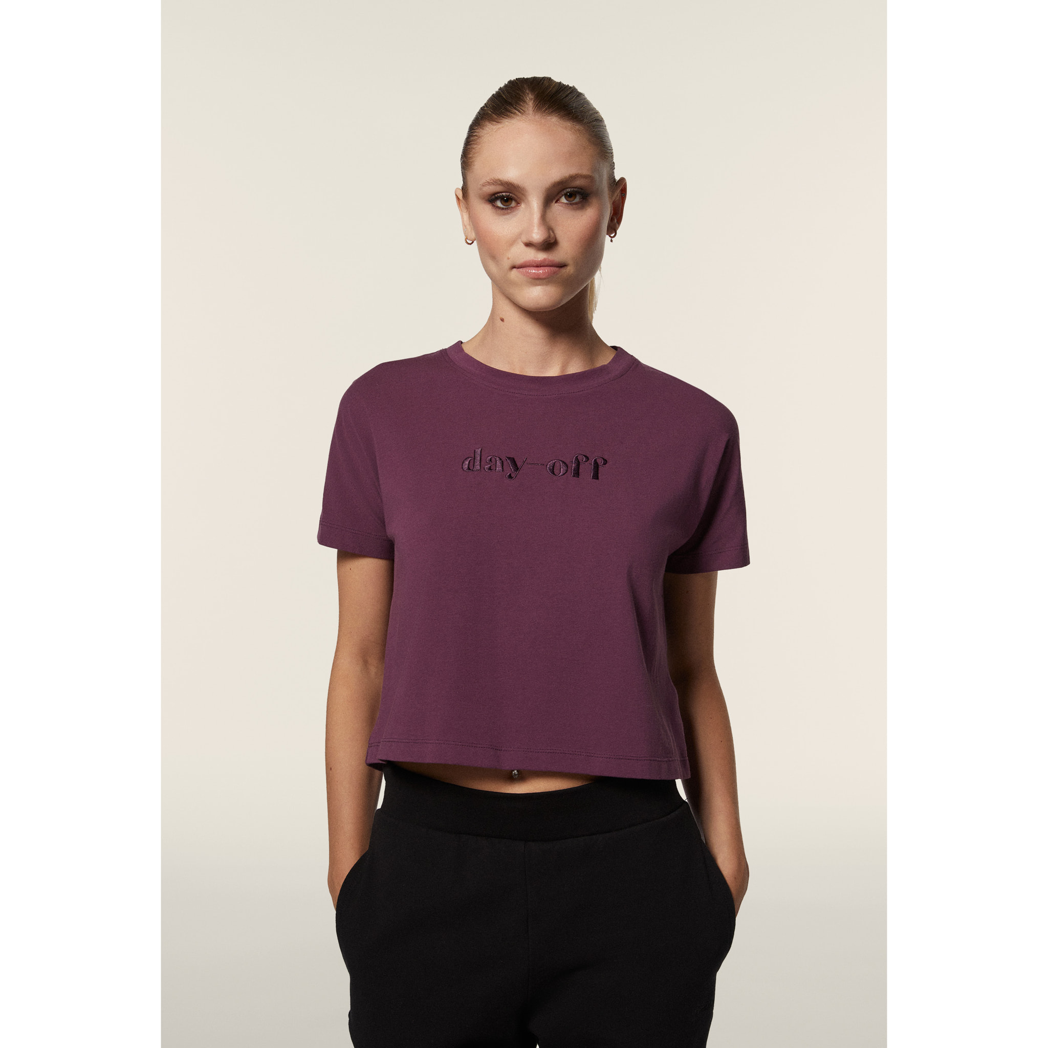 T-shirt Cropped girocollo fit comfort con ricamo