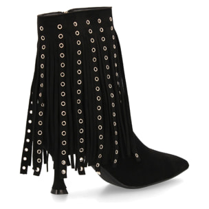 Botín de tacon flecos y tachuelas metálicas