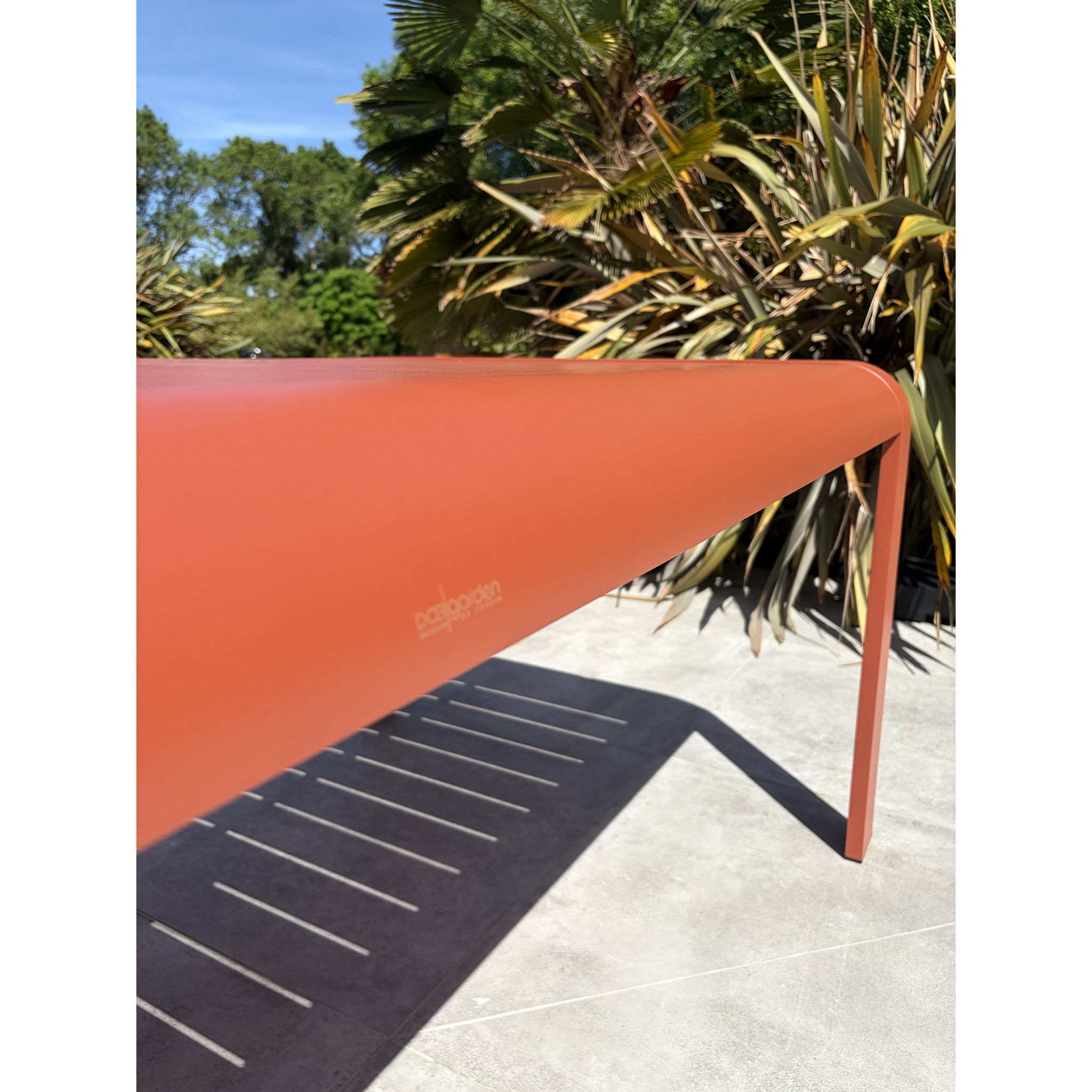 HANOI - Table de jardin en aluminium coloris terracotta