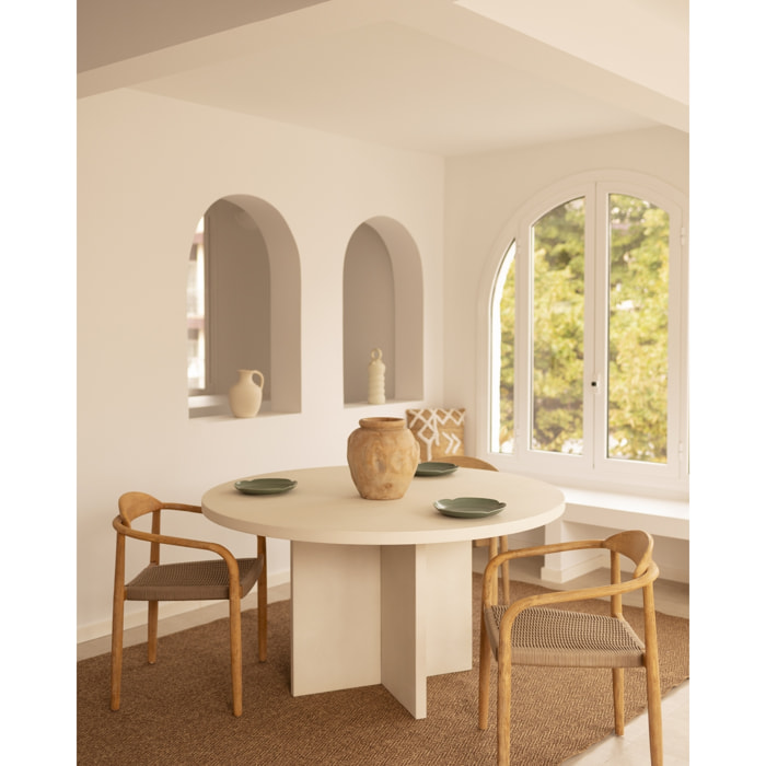 Table de salle à manger ronde en microciment de teinte blanc cassé disponible en différentes tailles