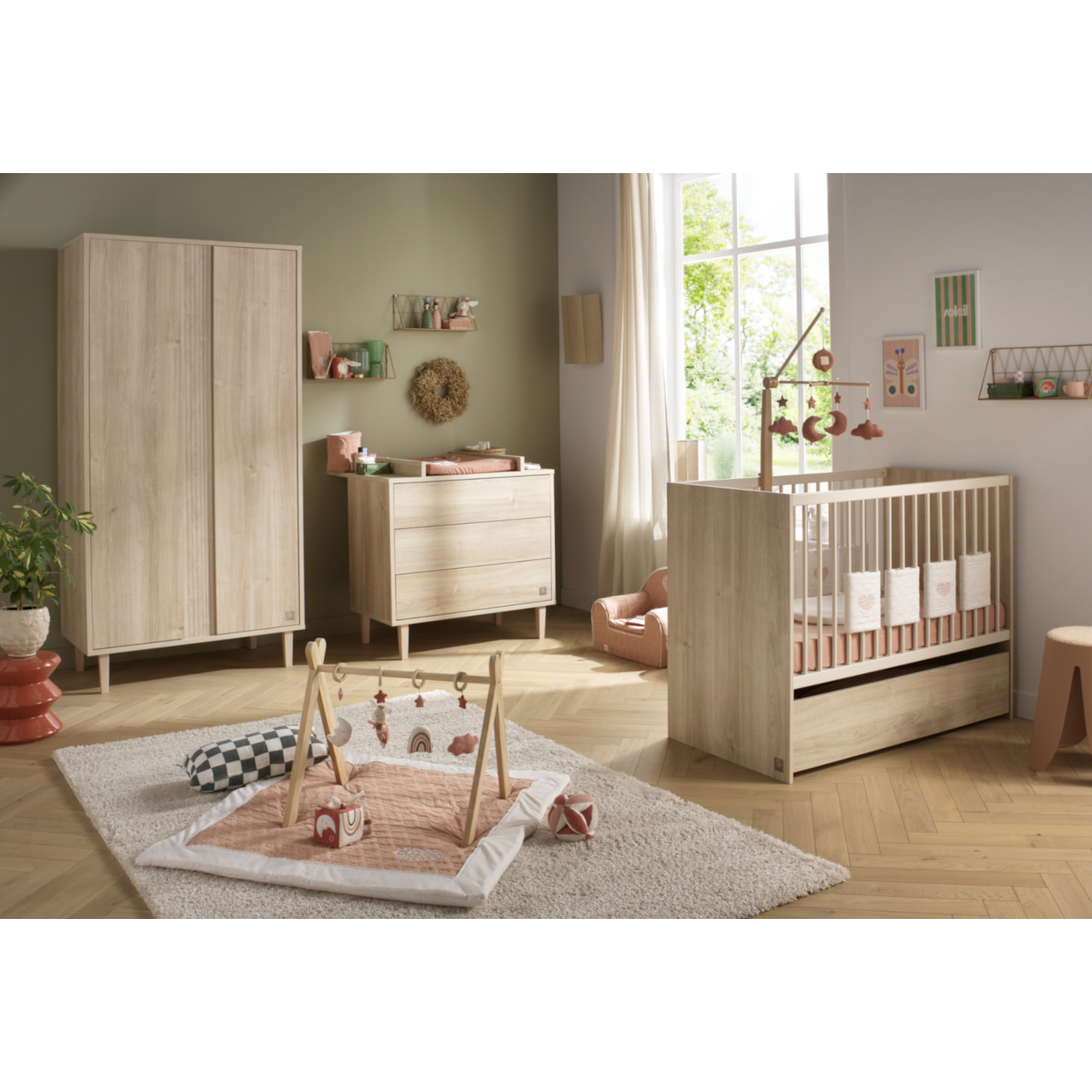 Lit bébé 120x60 à barreaux avec têtes en panneaux
