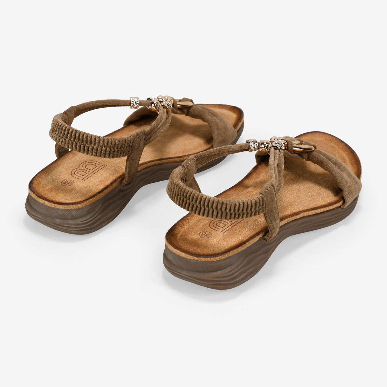 Sandalias elásticas taupe con apliques metálicos