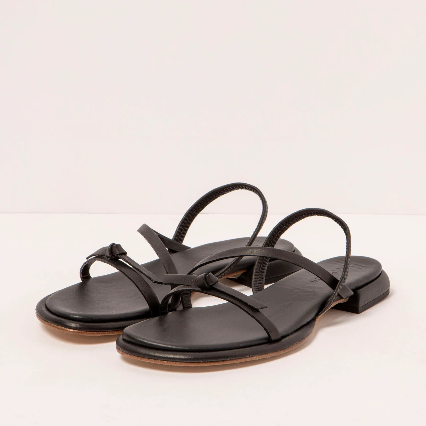 Sandalias S3155 CRISTAL BLACK/ VALVIN color Black
